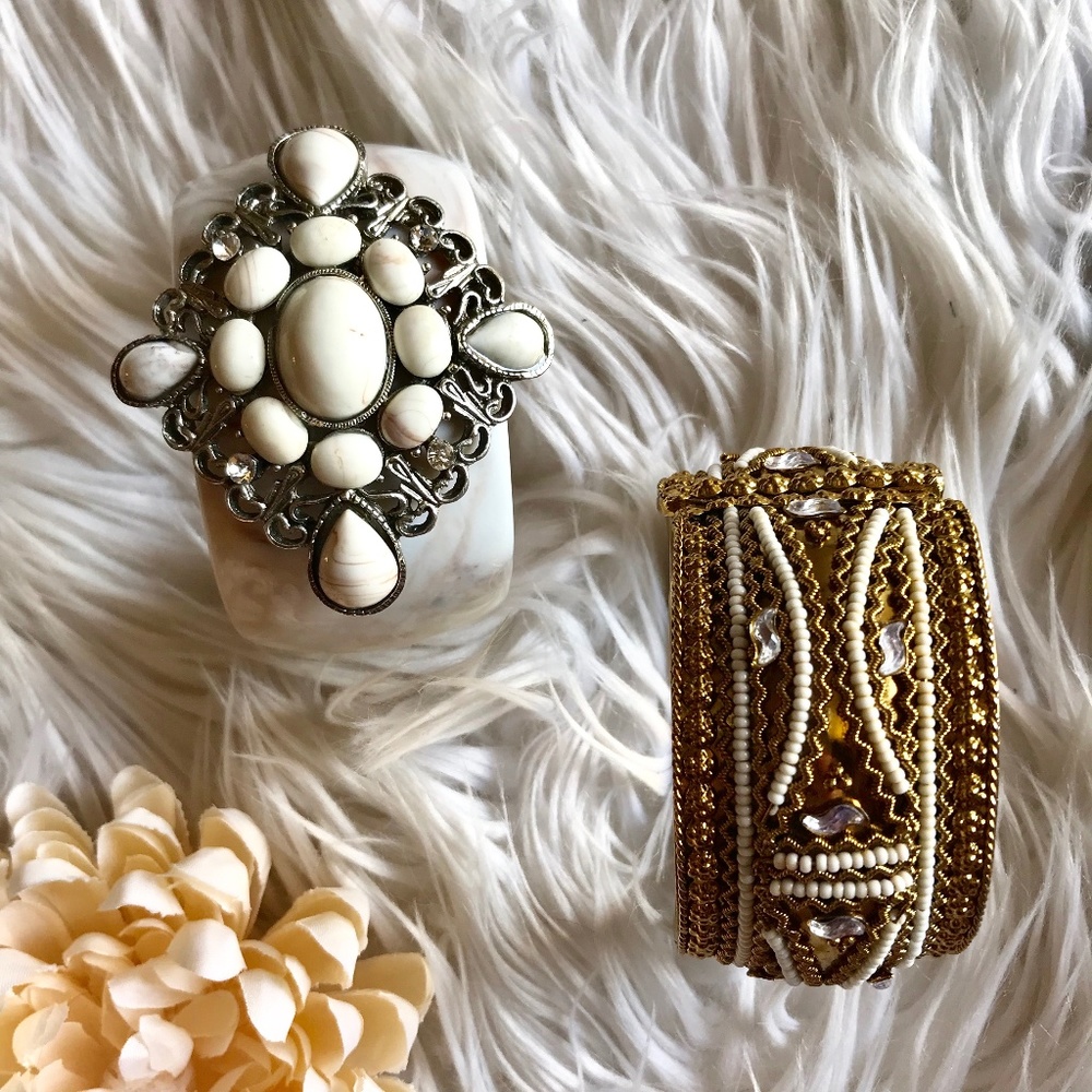 Fashion bangles
